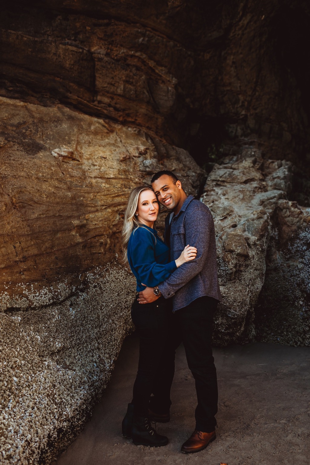 beach engagement photos on Oregon coast