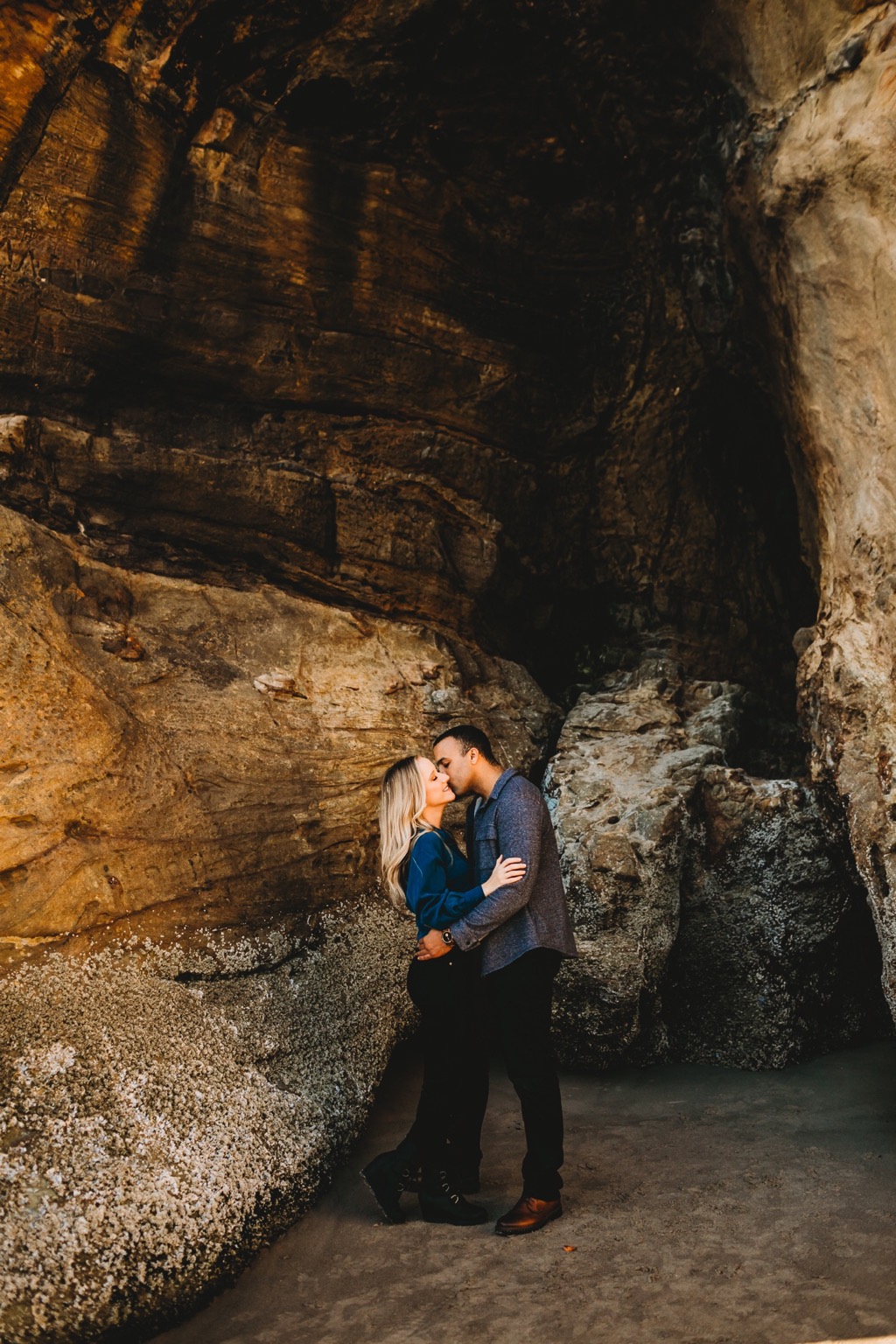 beach engagement photos on Oregon coast