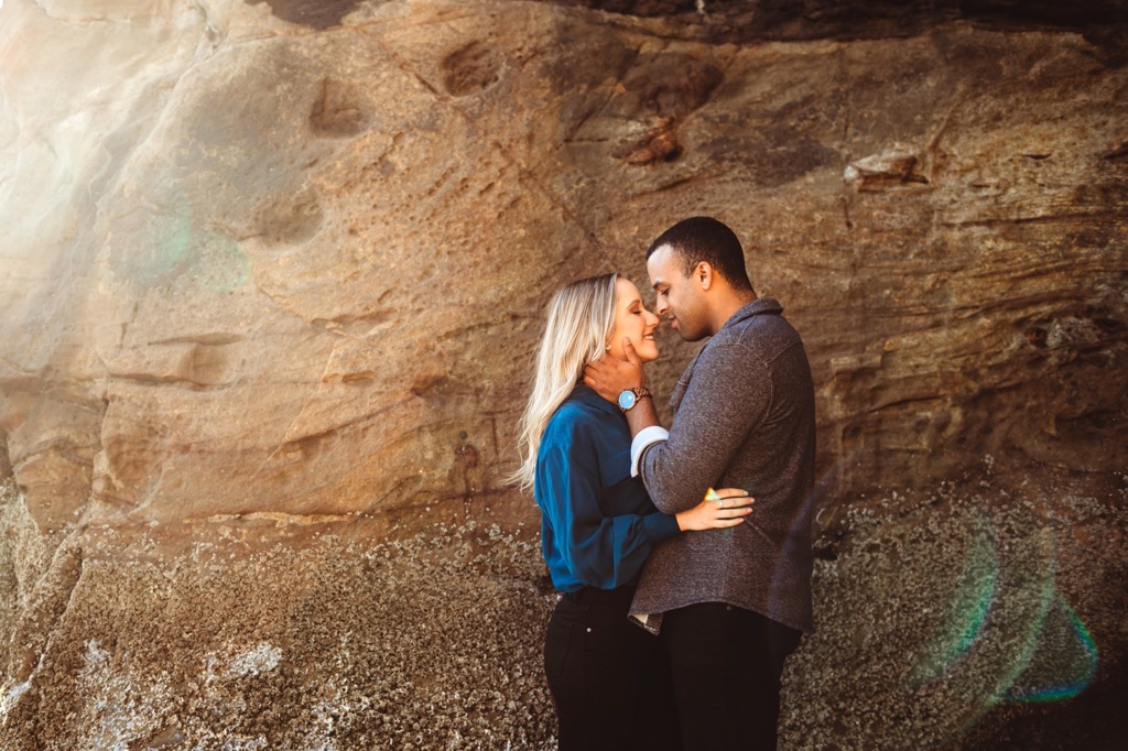 beach engagement photos on Oregon coast