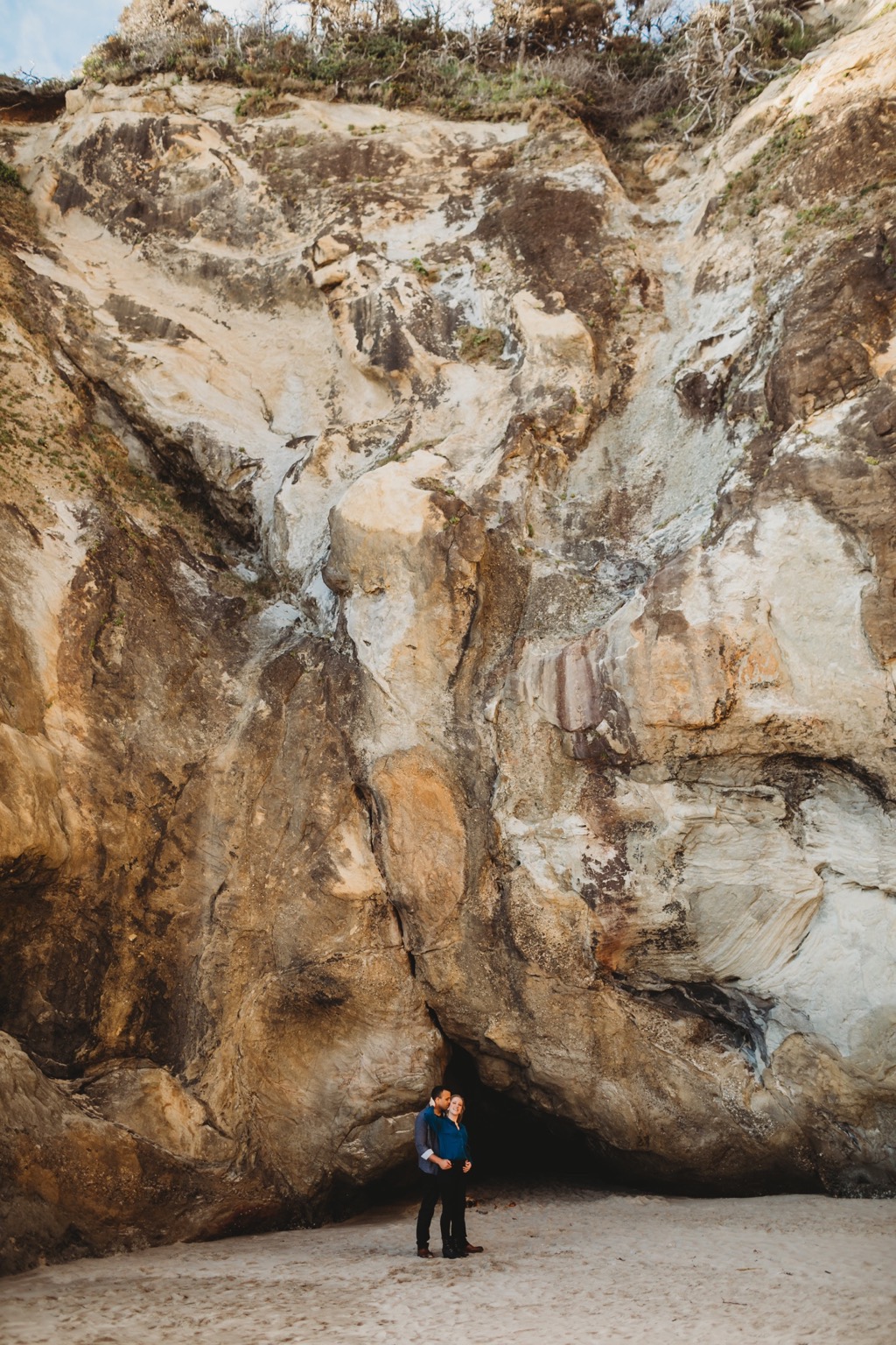 beach engagement photos on Oregon coast