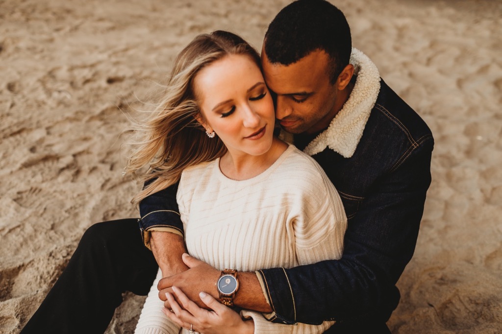 beach engagement photos on Oregon coast