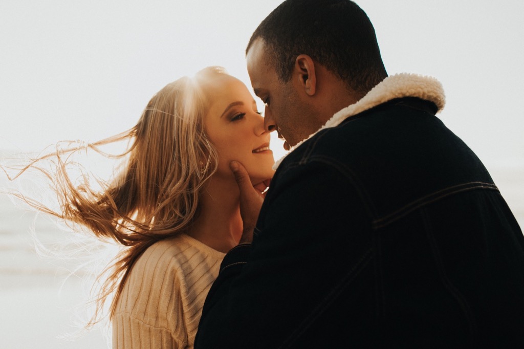 beach engagement photos on Oregon coast