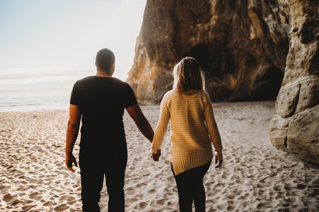 beach engagement photos on Oregon coast