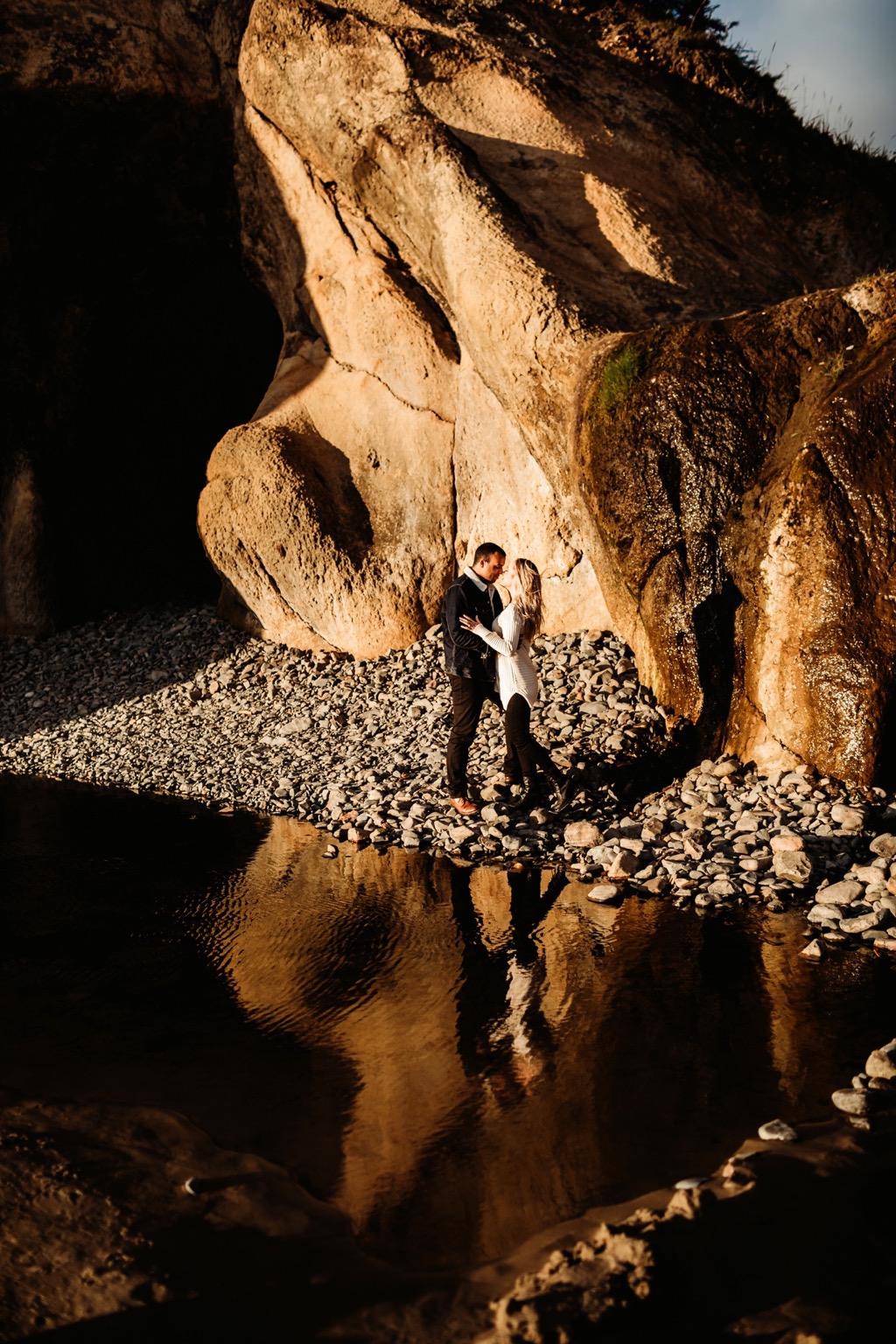 beach engagement photos on Oregon coast